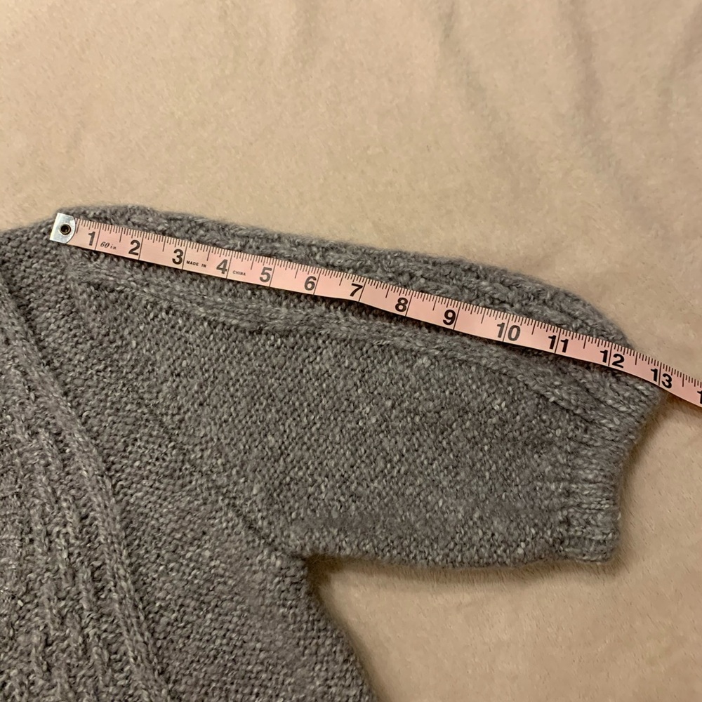 Form Flattering Short Sleeved Sweater - Picture 12 of 15